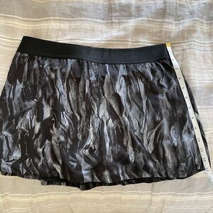 Nike Dryfit NWOT Black & Gray Printed Women’s Skort for golf/tennis/pickleball